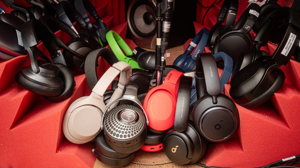 Best Noise-Cancelling Headphones 2025